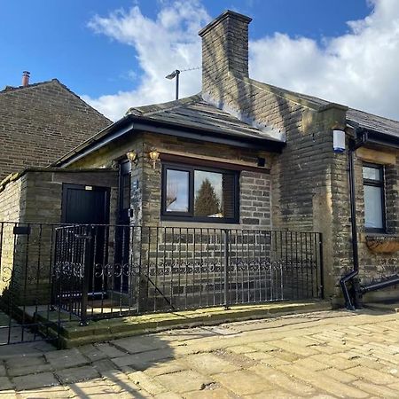 Unique Victorian Stable Conversion Галифакс Экстерьер фото