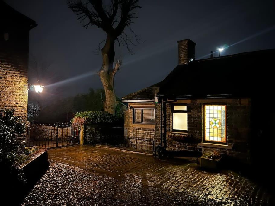 Unique Victorian Stable Conversion Галифакс Экстерьер фото