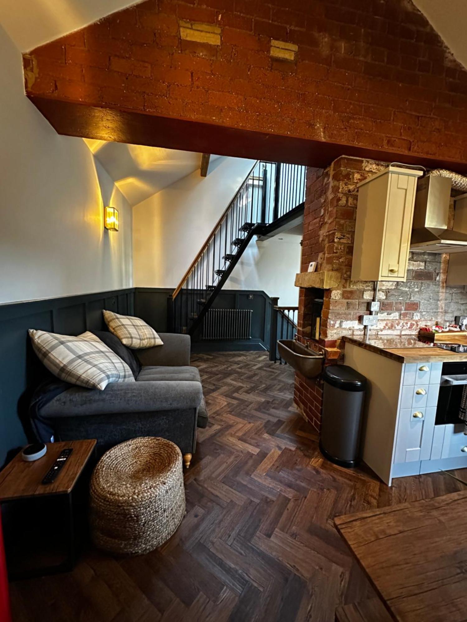 Unique Victorian Stable Conversion Галифакс Экстерьер фото