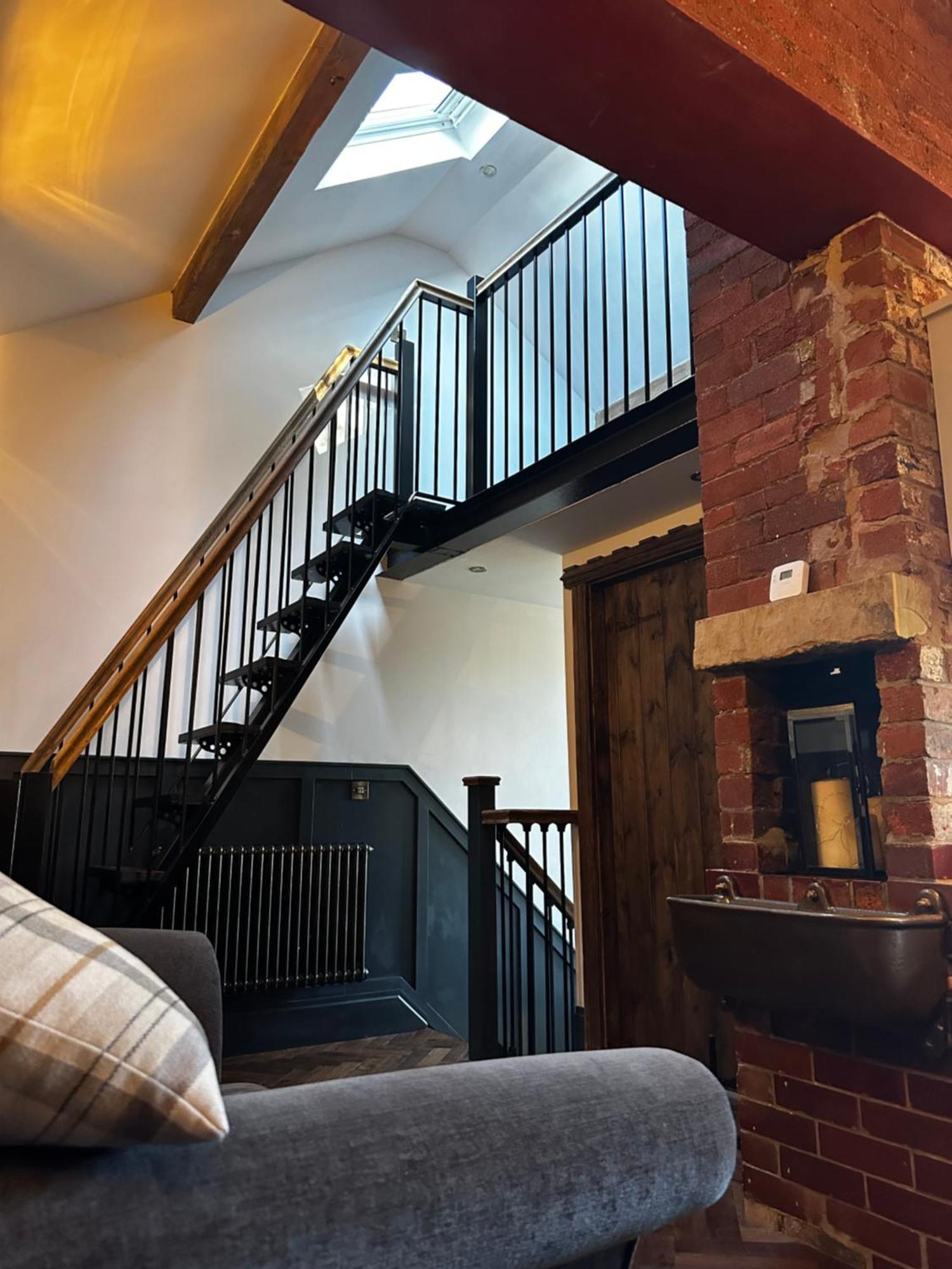 Unique Victorian Stable Conversion Галифакс Экстерьер фото