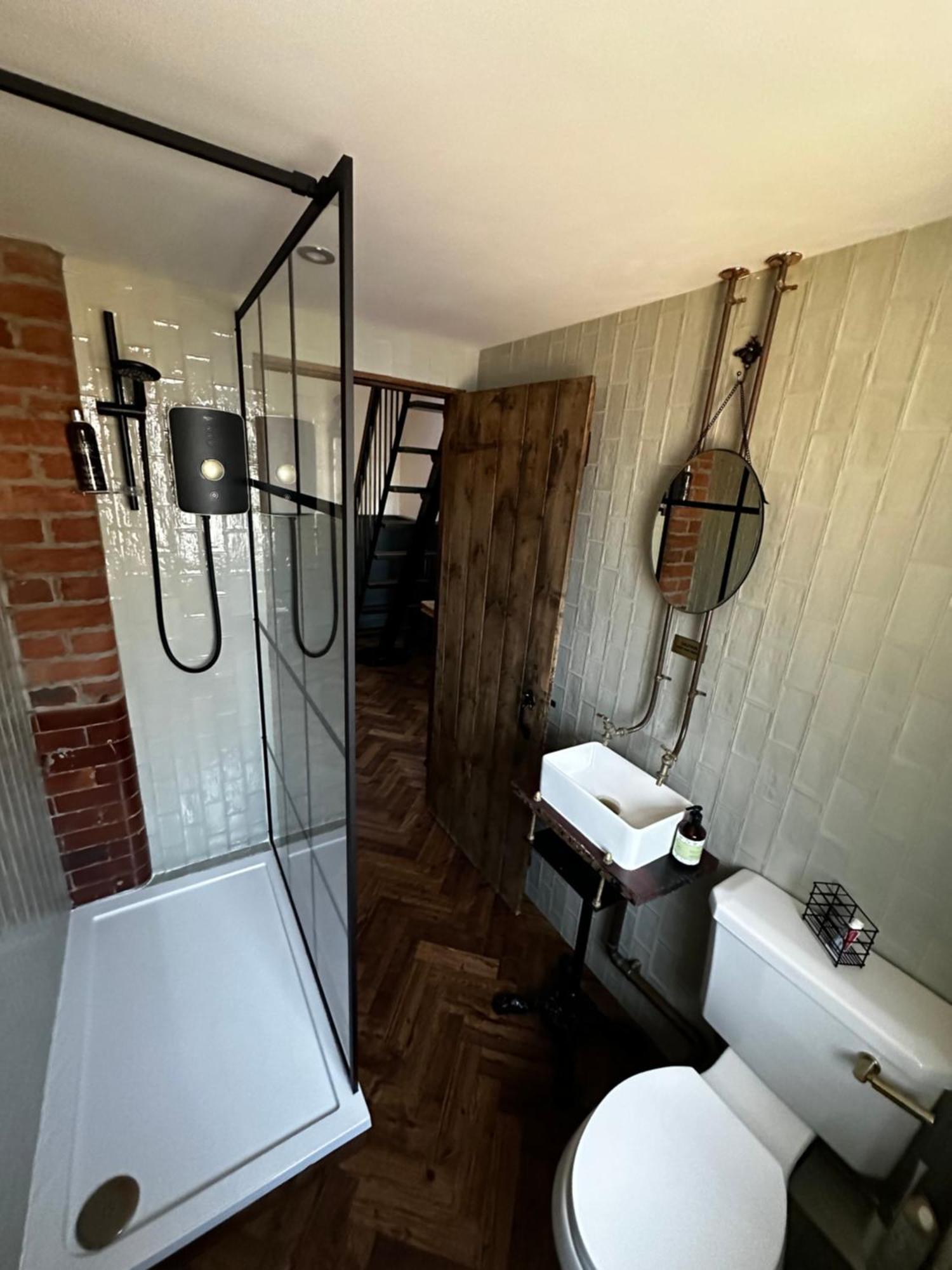 Unique Victorian Stable Conversion Галифакс Экстерьер фото